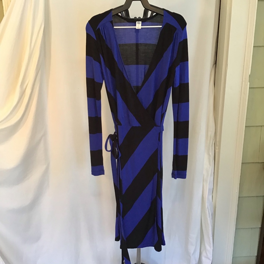 Old navy stripped wrap dress.  New beautiful  SP